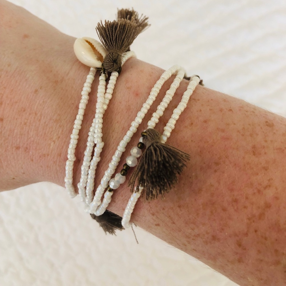 Shell and tassel wrap bracelet